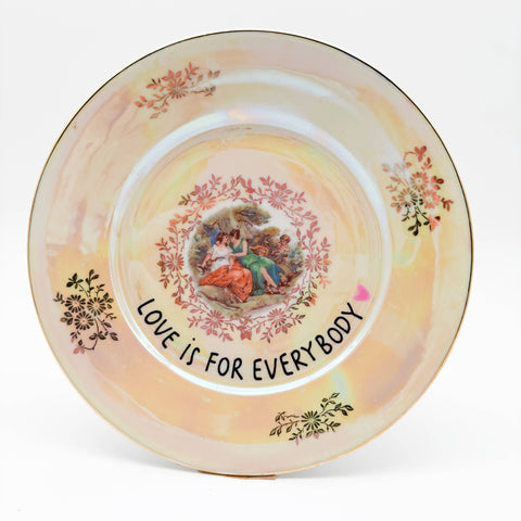 Wandteller "Love Is For Everybody"