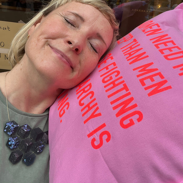 Kissenbezug "Women need more sleep" Pink/Neon Rot