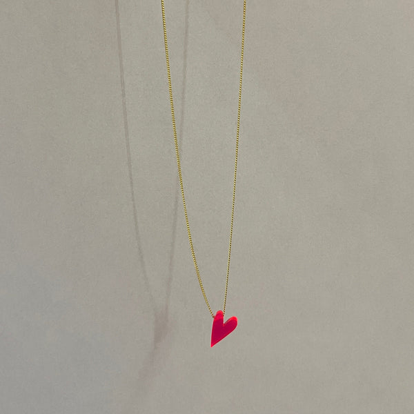 Halskette mit Herzanhänger aus Plexiglas