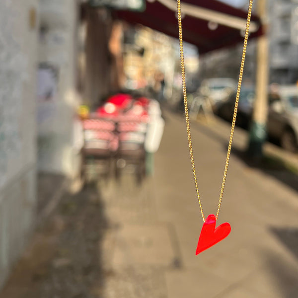 Halskette mit Herzanhänger aus Plexiglas