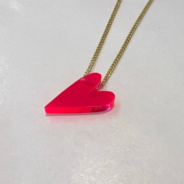Halskette mit Herzanhänger aus Plexiglas
