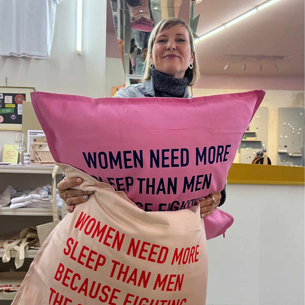 Kissen "Women need more sleep" Rosa oder Pink
