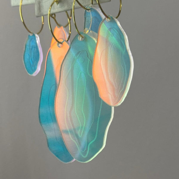 Ohrhänger „Vulva“ Regenbogen