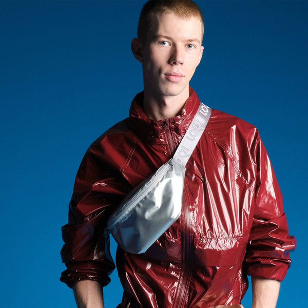 Gürteltasche "Metallic Silber" aus recyceltem Material