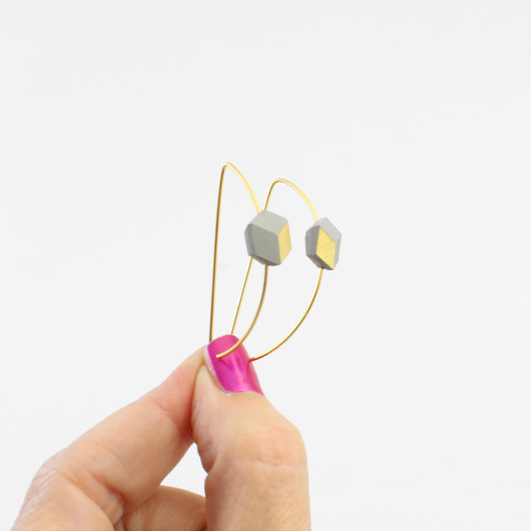 Halbmond-Creolen "Ambivalenz" Grau-Gold