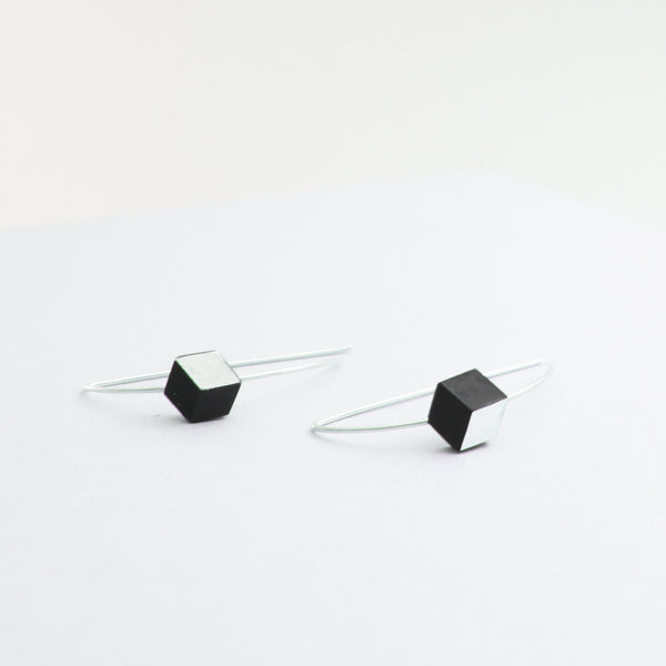 Halbmond-Creolen "Ambivalenz" Schwarz-Silber