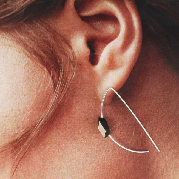 Halbmond-Creolen "Ambivalenz" Schwarz-Silber