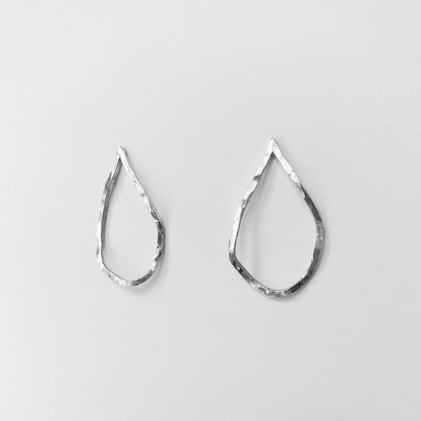 Ohrstecker „Wabi-Sabi“ Tropfen, Silber