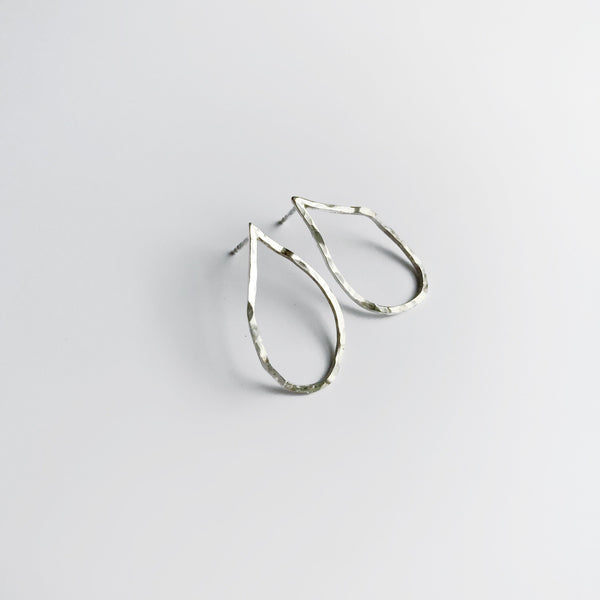 Ohrstecker „Wabi-Sabi“ Tropfen, Silber