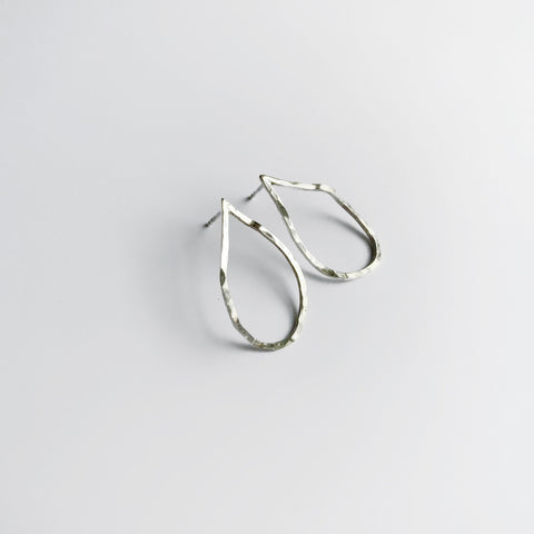 Ohrstecker „Wabi-Sabi“ Tropfen, Silber